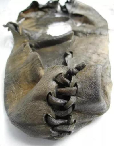 Buzullar eriyince binlerce yıllık ayakkabılar ortaya çıktı