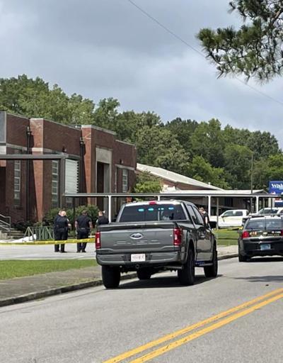 ABDde polis, ilkokula zorla girmeye çalışan kişiyi öldürdü