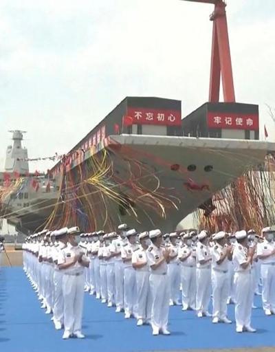 Şanghayda görkemli tören: Çinin üçüncü uçak gemisi Fujian suya indirildi
