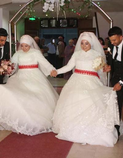 İkizlerin en mutlu günü: Aynı düğünde dünyaevine girdiler