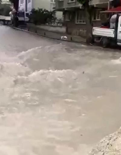 Ankarada şiddetli yağış Arabaları su bastı
