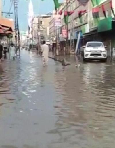 Pakistan’ı sel vurdu: 20 kişi hayatını kaybetti