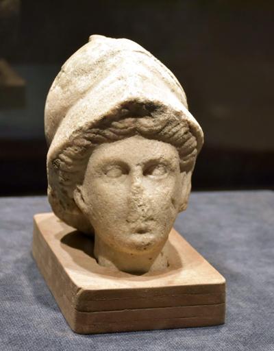 Tanrıça Athenanın 2 bin 300 yıllık heykel başı, 27 yıl sonra sergide