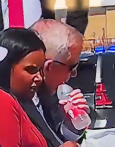 İsrail Savunma Bakanı Gantz’ın su şişesi açma yöntemi viral oldu