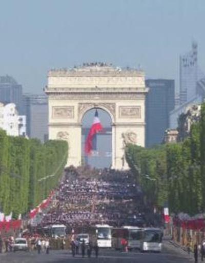 Fransada geçit törenli gövde gösterisi