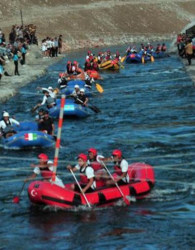 Cumhurbaşkanı Yardımcısı Oktay ve Bakan Kirişci, Yozgat’ta rafting yaptı