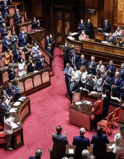 Son dakika haberi: İtalyada siyasi kriz Cumhurbaşkanı parlamentoyu lağvetti