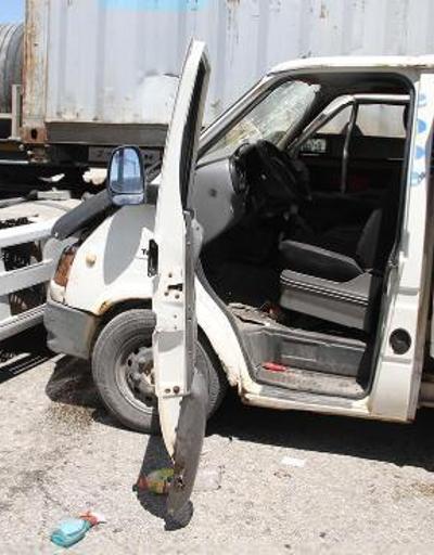 TIRla çarpışan süt toplama kamyonetinin şoförü yaralandı