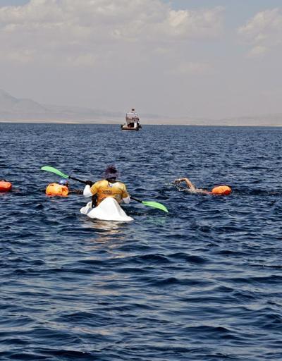 Festivalde Van Gölünden Bitlis’e yüzdüler