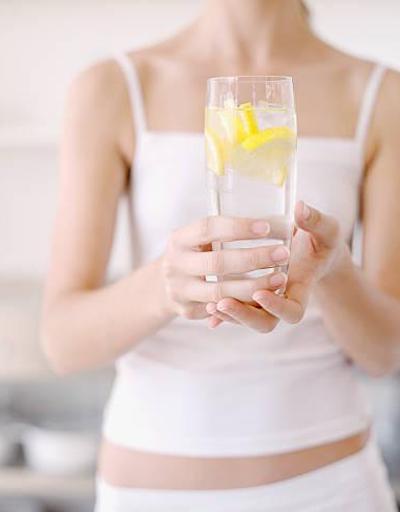 1 ay boyunca limonlu su içerseniz...Vücuda etkisi inanılmaz
