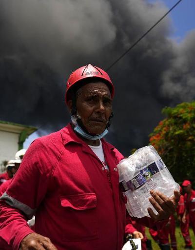 Petrol tesisine yıldırım düştü Kübada korkunç patlama: 1 ölü, 121 yaralı