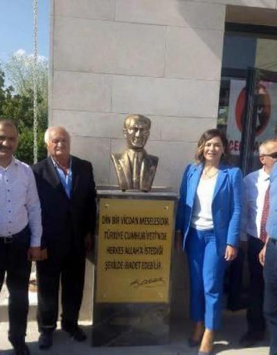 Şarköy Cemevinde Atatürk büstü açıldı