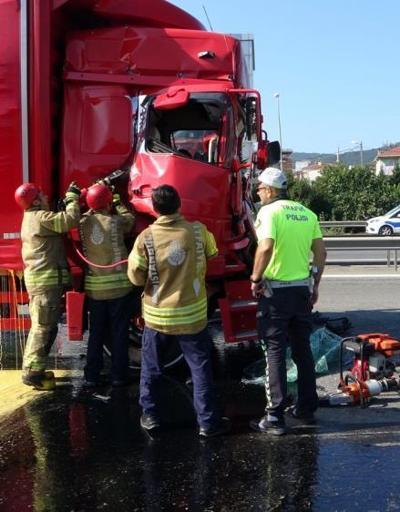 Sultanbeyli’de 2 kamyonun çarpıştığı kazada 1 kişi hayatını kaybetti