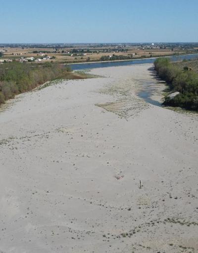 Fotoğraflarla Avrupa’da kuraklık: Nehirler kuruyor, taşımacılık tehlike altında
