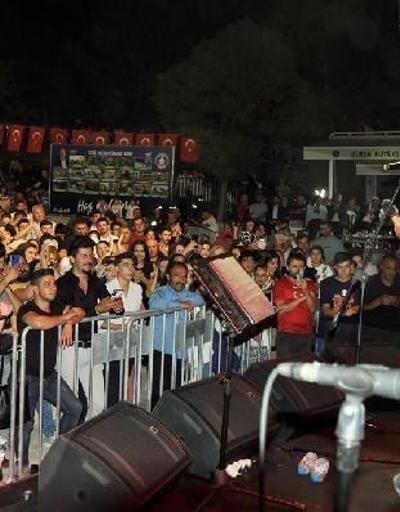 Fettah Can ile Nur Ertürk, Harmancık Festivalinde sahne aldı