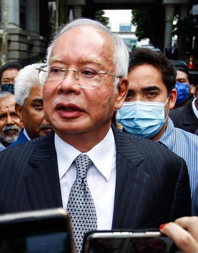Malezyada eski Başbakan Rezaka verilen 12 yıl hapis cezası onaylandı