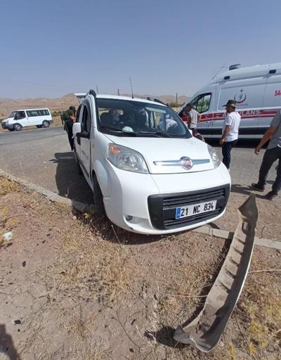 Gercüş’te refüje çarpan hafif ticari araçtaki 5 kişi yaralandı