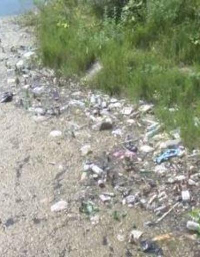 Seyhan Nehri çöp yığınlarıyla doldu