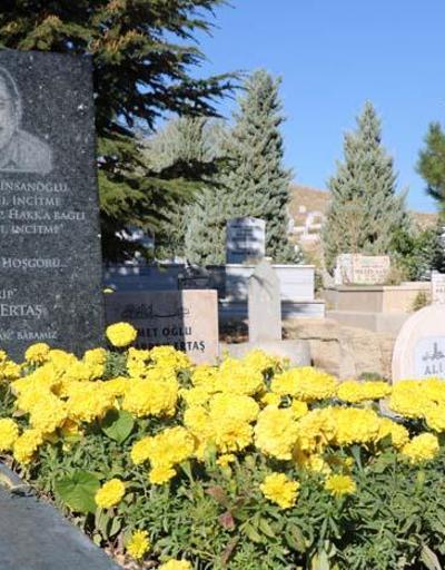 Neşet Ertaş, ölümünün 10. yıldönümünde mezarı başında anıldı