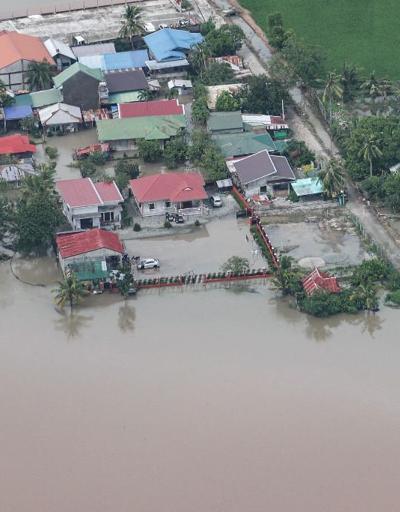 Filipinlerde tayfun alarmı: Kurtarma çalışmalarına katılan 5 görevli hayatını kaybetti