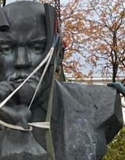 Finlandiya’daki son Lenin heykeli bulunduğu meydandan kaldırıldı