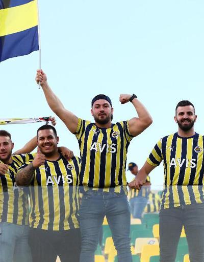 AEK Larnaca-Fenerbahçe maçında anlamlı pankart