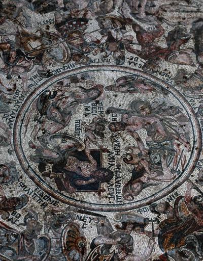 Suriyede bin 600 yıllık Roma mozaiği bulundu