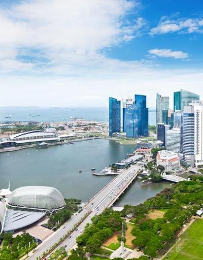 Singapurda büyüme ve parasal sıkılaşma bir arada
