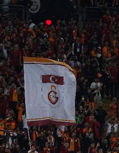 Galatasaraylı taraftarlardan biletlere hücum