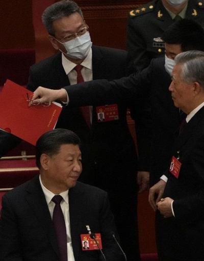 ÇKP Kongresinde eski devlet başkanı Jintao salondan çıkarıldı