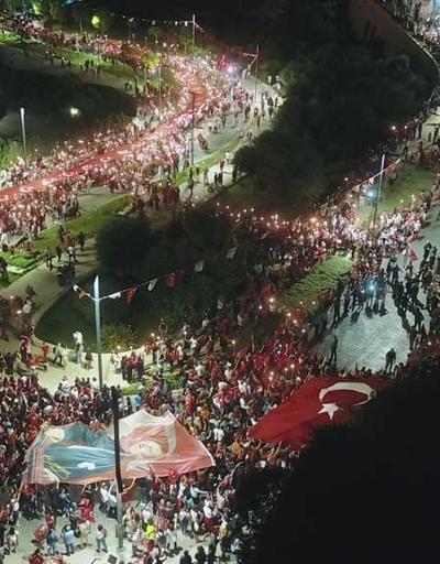 Antalyada 29 Ekim coşkusu: Binlerce kişi fener alayında buluştu
