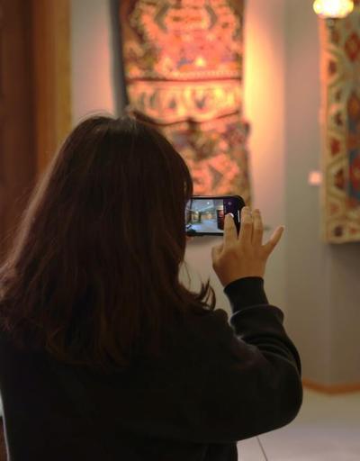 Japon koleksiyoner topladığı el işi Türk kilimleriyle Tokyoda sergi açtı