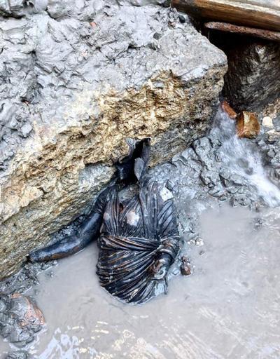 İ﻿talyada 2 bin 300 yıllık keşif: 24 bronz heykel gün yüzüne çıkarıldı