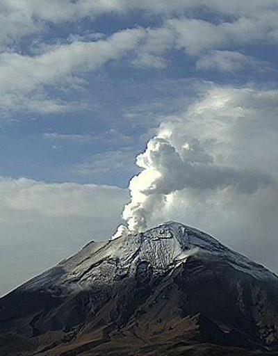 Meksikadaki Popocatepetl Yanardağı’nda son 1 ayda 13 patlama
