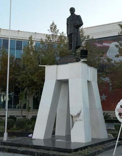 Antalyada Atatürk Anıtına balyozlu saldırı