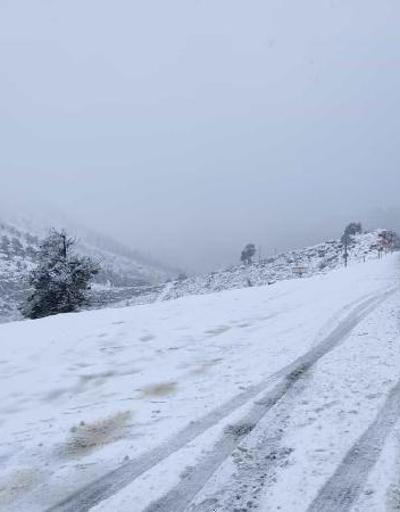 Konyayı Antalyaya bağlayan kara yolunda kar etkili oluyor