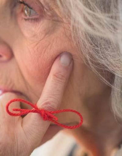 Alzheimer, erken dönemde 10 farklı belirti veriyor