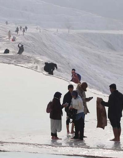 Pamukkale, kış mevsiminde de turist çekiyor