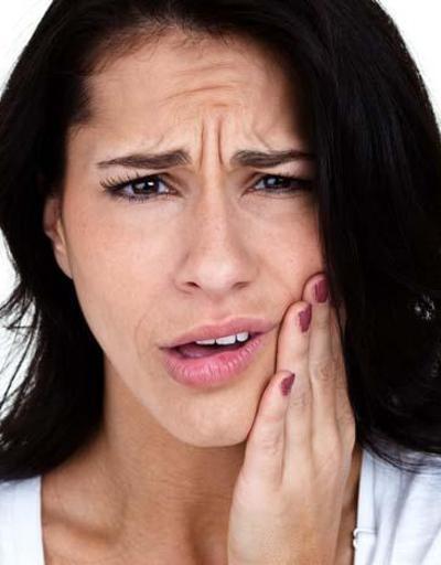 Dişlerinizi fırçalayamıyor, yemek yiyemiyorsanız sebebi bu hastalık olabilir Yüzdeki şiddetli ağrıya dikkat