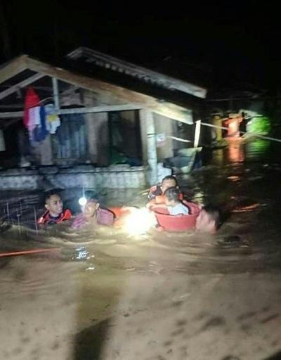Filipinlerdeki sel felaketinde can kaybı 13e yükseldi