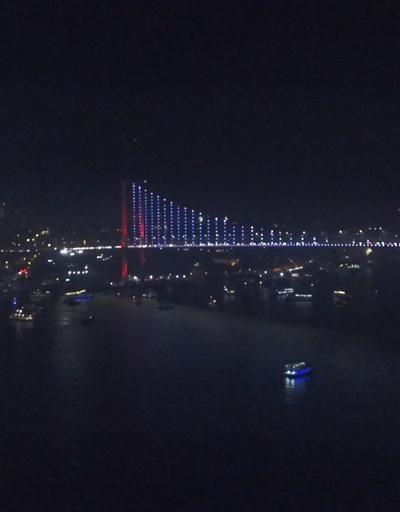 Yeni yıla girerken İstanbul Boğazında havai fişek gösterisi