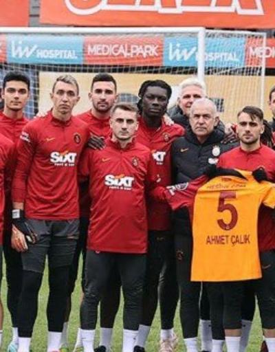 Galatasarayın idmanında Ahmet Çalık unutulmadı