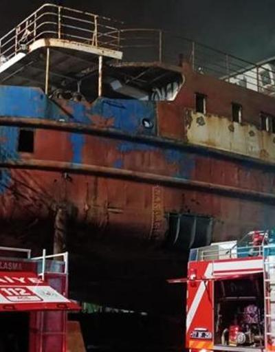 Altınova Tersaneler Bölgesi’nde gemi yangını: 3 kişi dumandan etkilendi