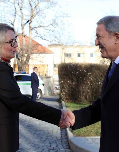 Bakan Akar, Çekya Savunma Bakanı Cernochova ile görüştü