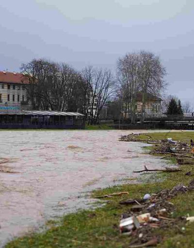 Bosna Hersek ve Sırbistanda şiddetli yağışlar sele neden oldu