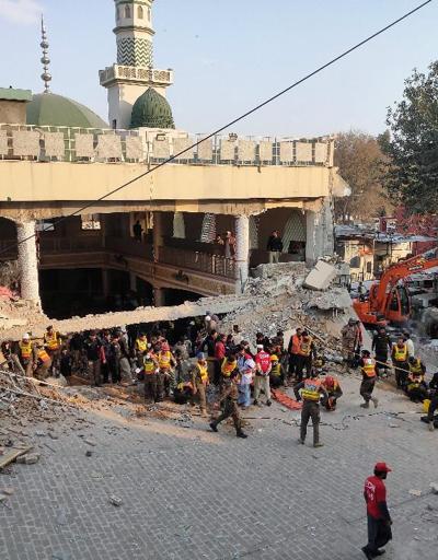 Pakistan’da camiye bombalı saldırı: 32 ölü