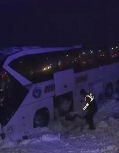Son dakika... Diyarbakırda yolcu otobüsü şarampole devrildi: 4ü ağır 35 yaralı var