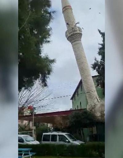 Adanada cami minaresi böyle yıkıldı