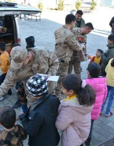 Silopi’de jandarma, depremzede çocuklarla buluştu