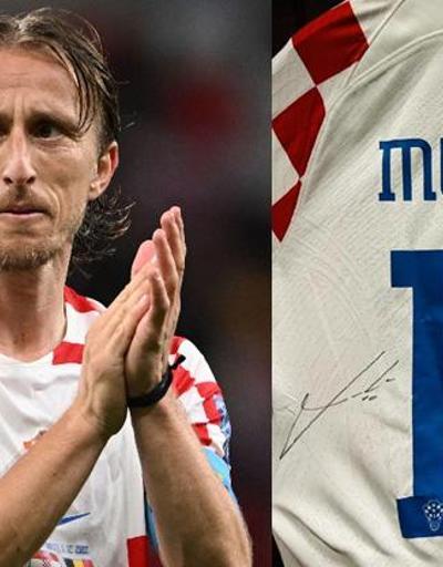 Luka Modric, formasını depremzedeler için bağışladı